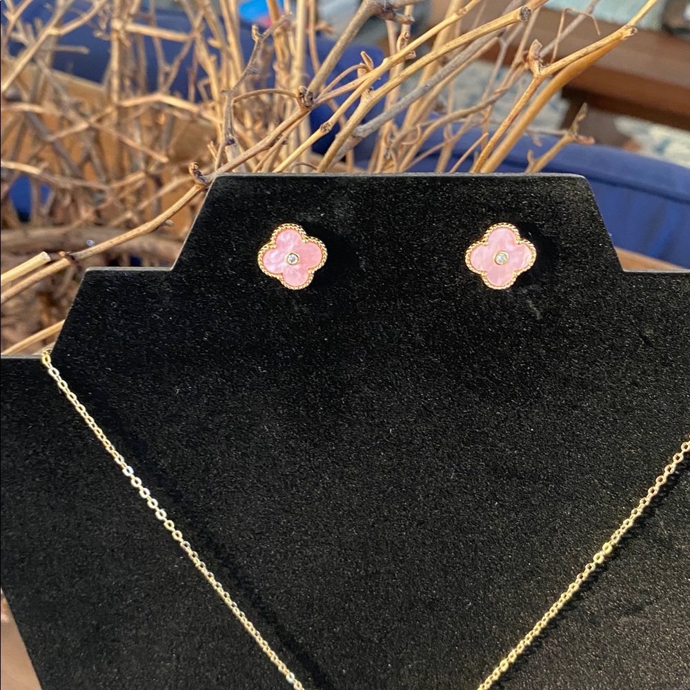New Elegant Pink Clover Jewelry Set - Picture 2 of 3